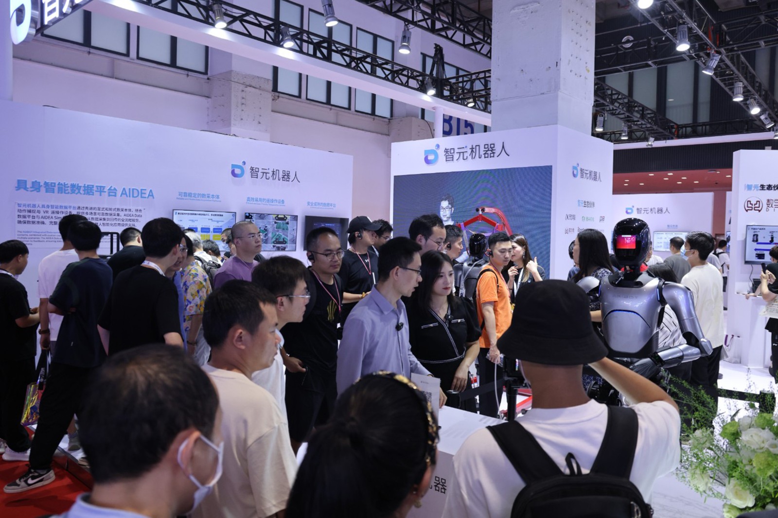 leyu网站机器人亮相世界机器人大会WRC
